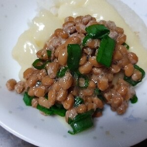 チーズのせた納豆丼